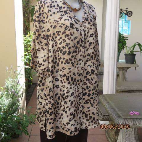 Penny C animal print short sleeve polyester top with button down front open collar size 48