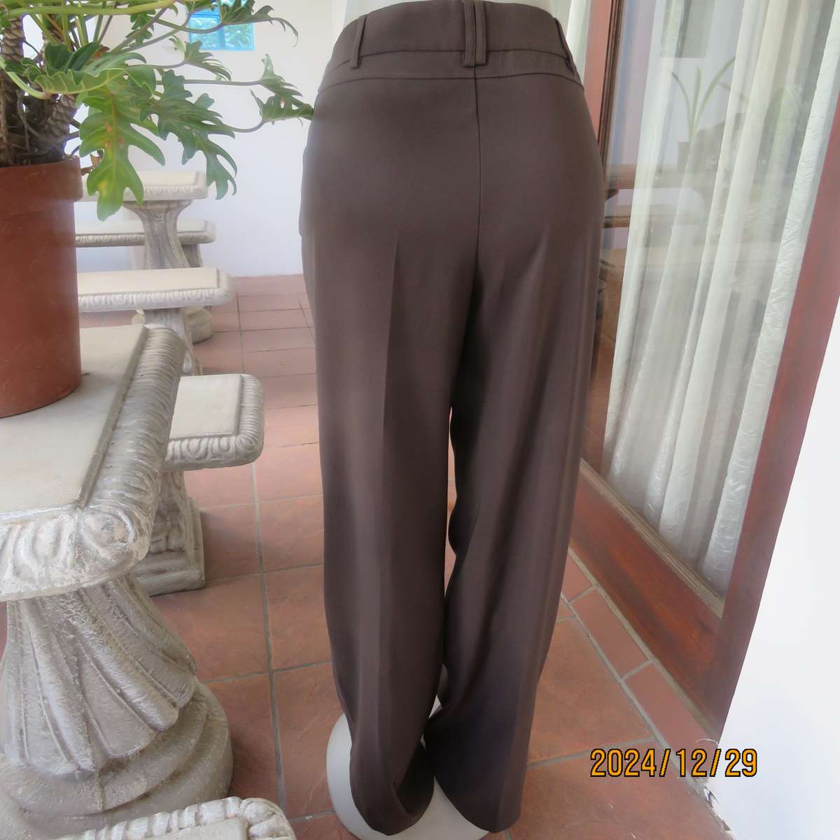 SANDI K medium brown polyester-lycra elegant high quality wide straight legged pants.Size 40-42.