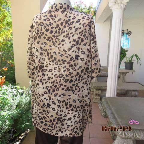 Penny C animal print short sleeve polyester top with button down front open collar size 48