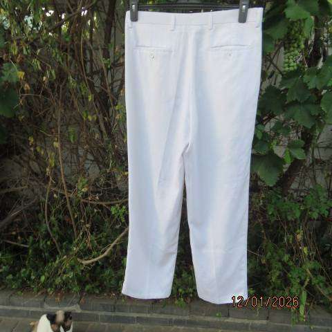 LION KNIGHT white cotton-terylene-silk pants size 34 with back-side pockets. As new