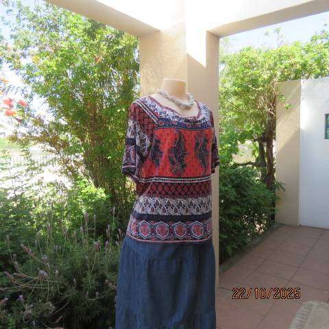 Bohemian print crimson-navy and white viscose stretch top size 40