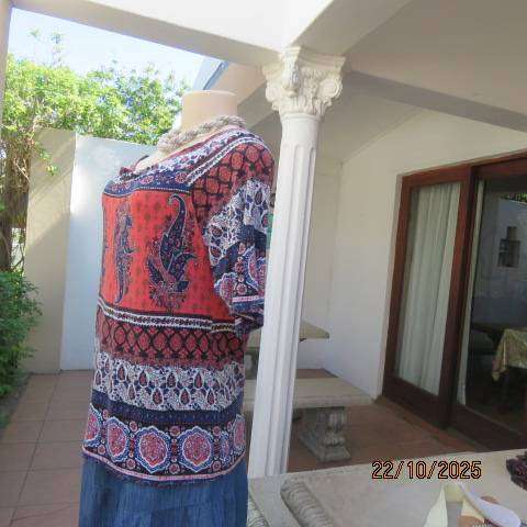 Bohemian print crimson-navy and white viscose stretch top size 40