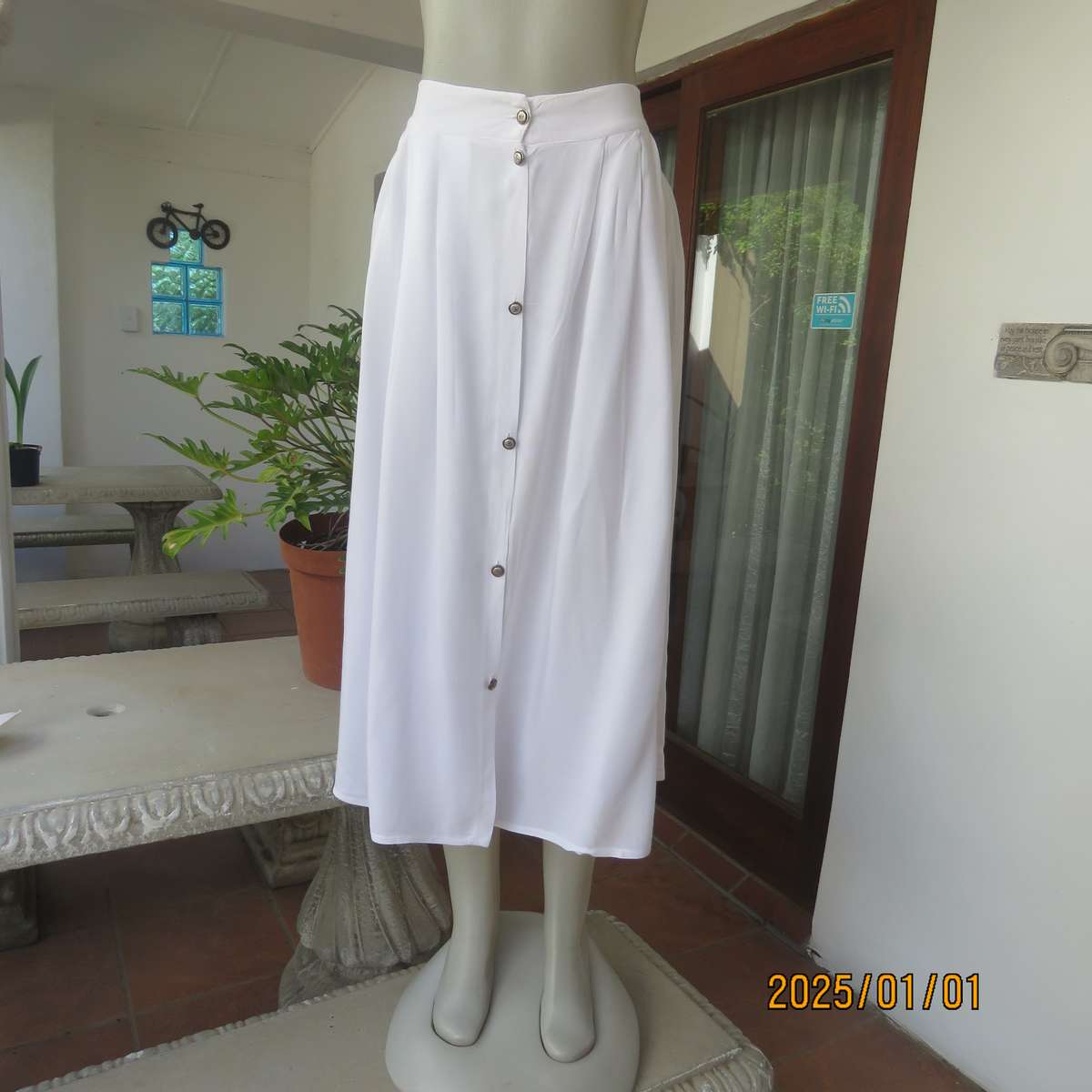 Cool white button down viscose calf length skirt. Knife pleats on front.Elasticated back. Size 36.