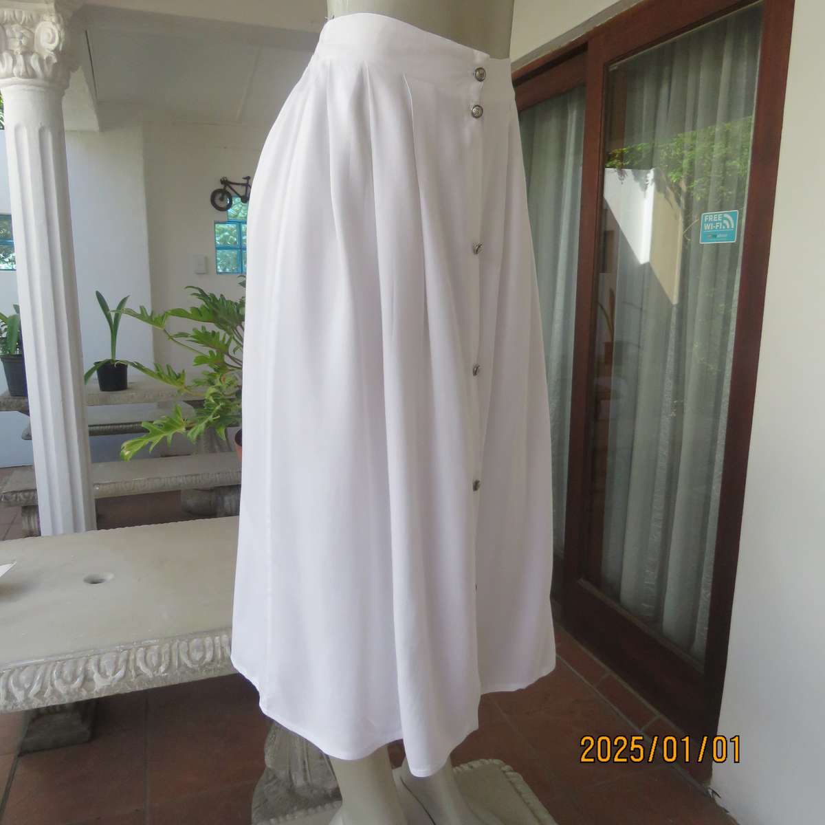 Cool white button down viscose calf length skirt. Knife pleats on front.Elasticated back. Size 36.