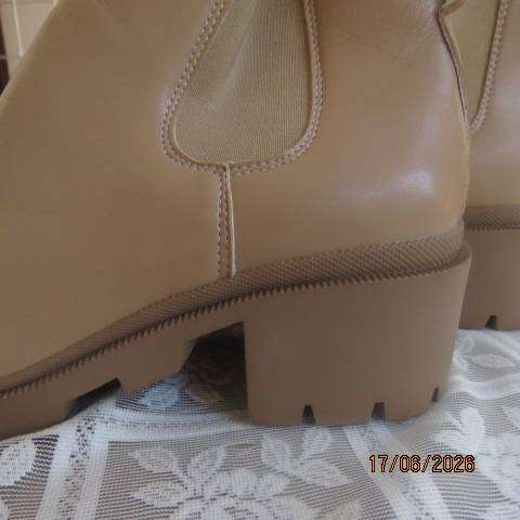 Sand colour short boots with elastic sides and low block heels - Size 9