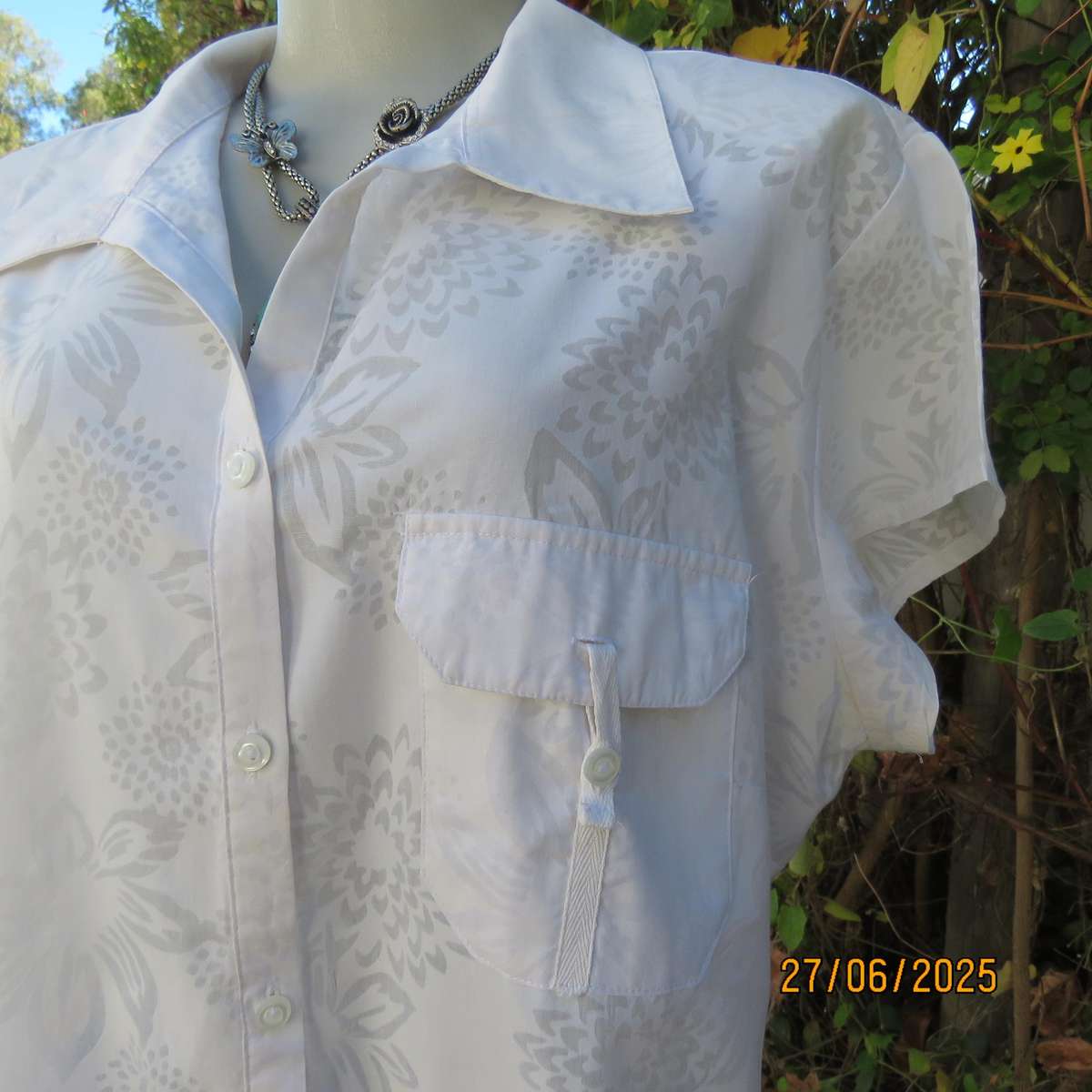 DONATELLA white opaque floral polycotton top. Capped sleeves. Size 42.