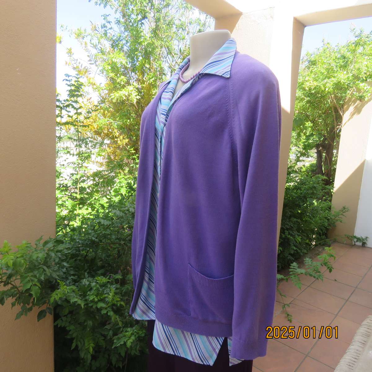 Comfy jacaranda colour acrylic knit long raglan sleeve button down cardigan. Size 40. Two pockets.