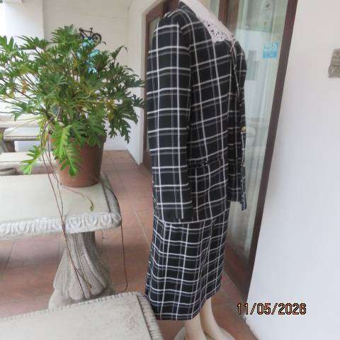 White and black check two-piece skirt suit with long sleeve jacket, size 44