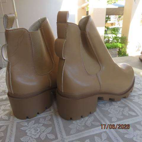 Sand colour short boots with elastic sides and low block heels - Size 9