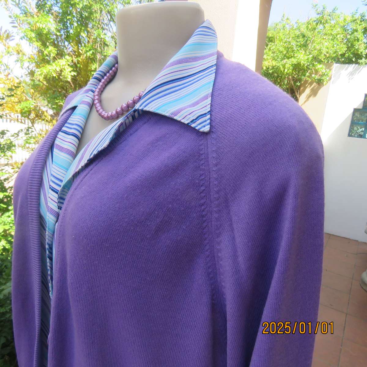 Comfy jacaranda colour acrylic knit long raglan sleeve button down cardigan. Size 40. Two pockets.