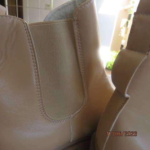 Sand colour short boots with elastic sides and low block heels - Size 9