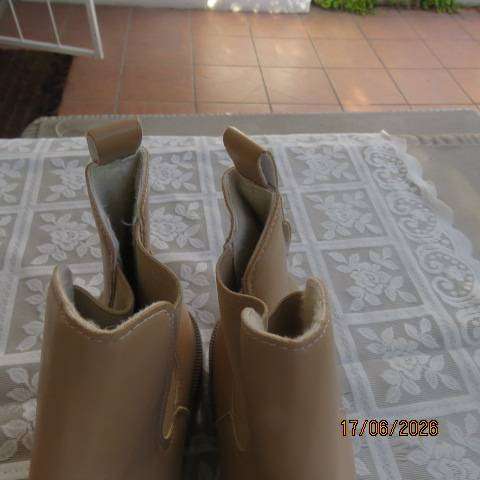 Sand colour short boots with elastic sides and low block heels - Size 9