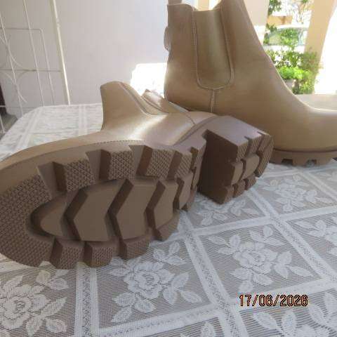 Sand colour short boots with elastic sides and low block heels - Size 9