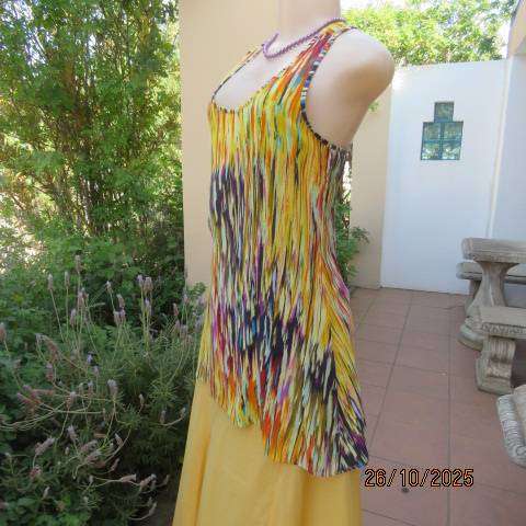 RED colourful vertically patterned long high-low sleeveless top in viscose size 32