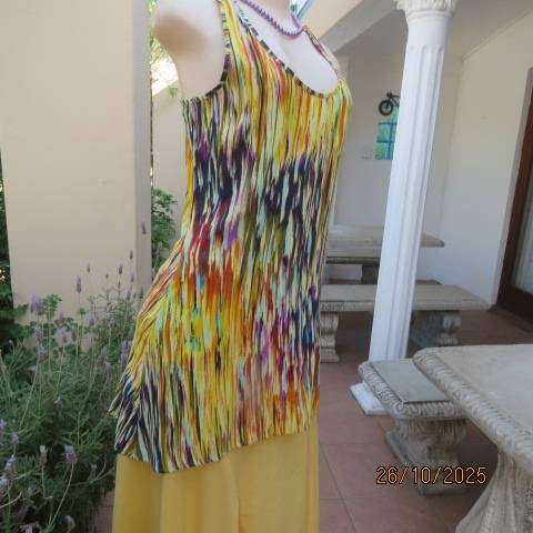 RED colourful vertically patterned long high-low sleeveless top in viscose size 32