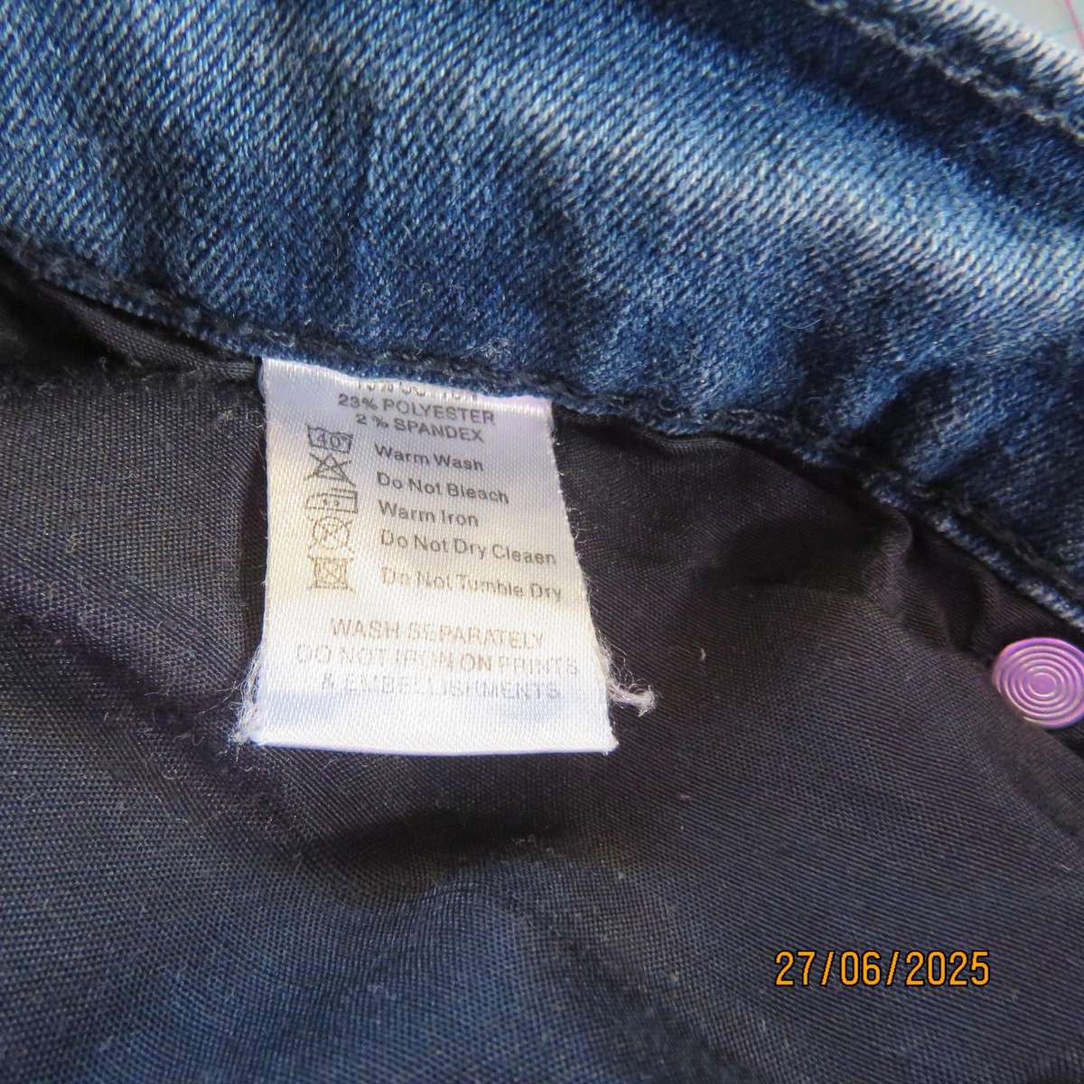 JEEP blue denim stretch polycotton jeans with tapered legs. Size 34.