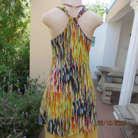 RED colourful vertically patterned long high-low sleeveless top in viscose size 32