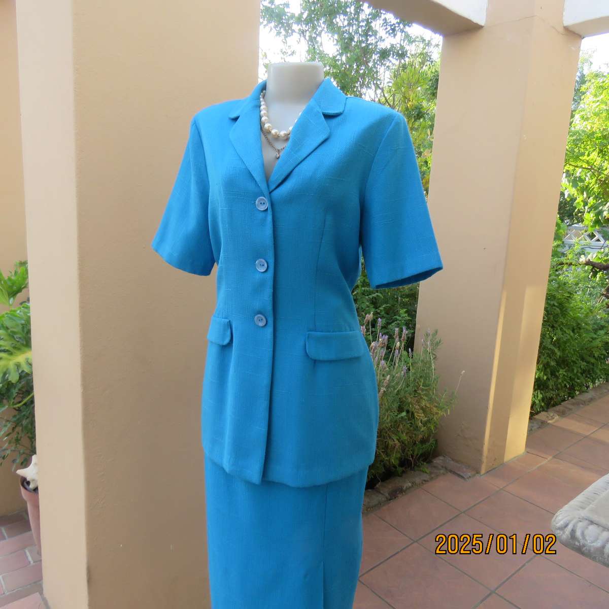 Tailored TOPICS sapphire blue 2 pc skirt suit.Short sleeve jacket. size 36.Long skirt size 38.As new
