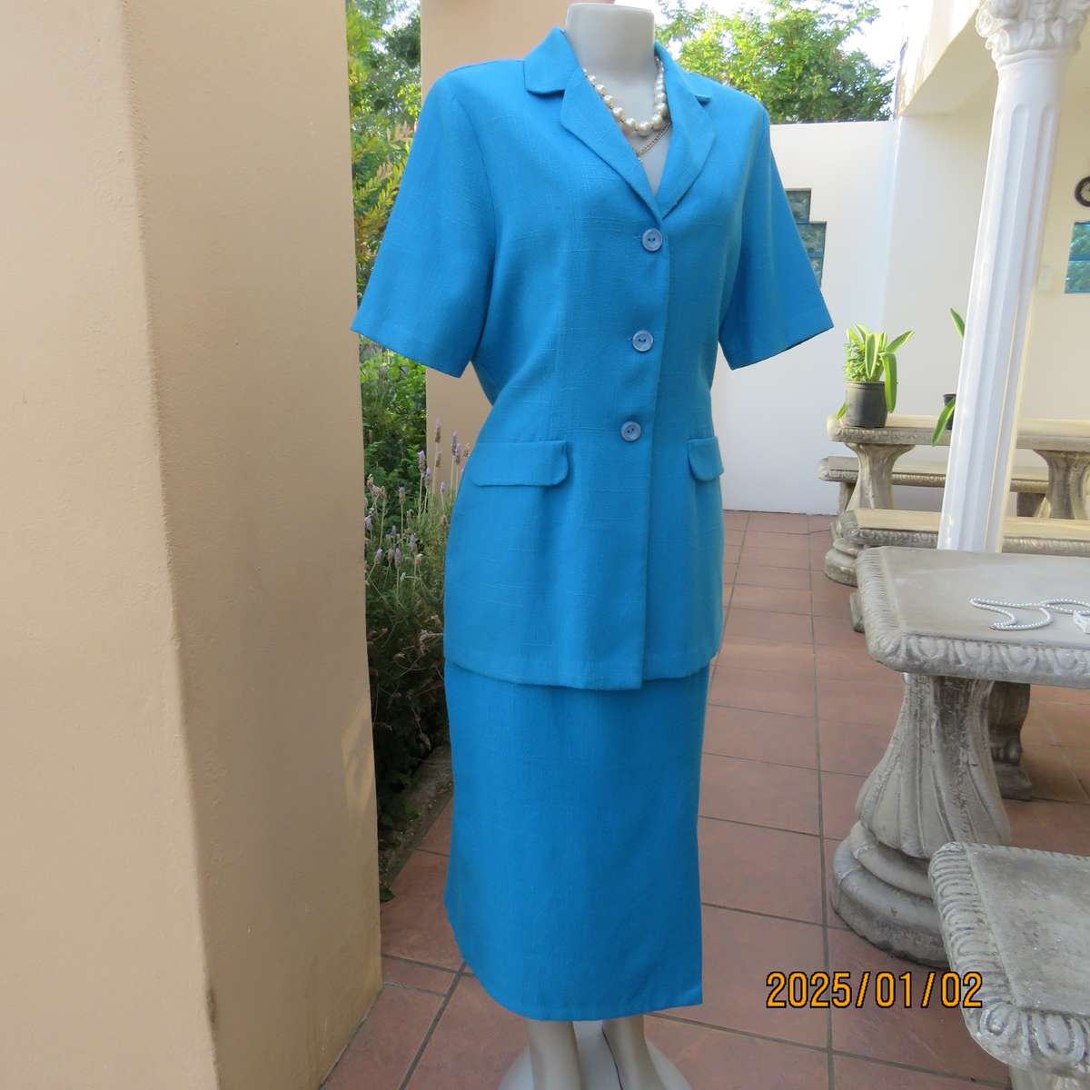 Tailored TOPICS sapphire blue 2 pc skirt suit.Short sleeve jacket. size 36.Long skirt size 38.As new