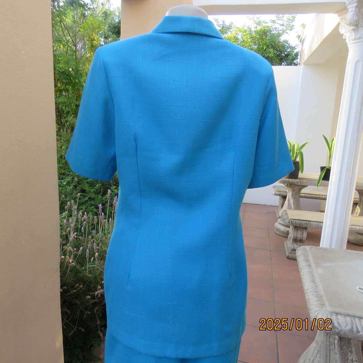 Tailored TOPICS sapphire blue 2 pc skirt suit.Short sleeve jacket. size 36.Long skirt size 38.As new