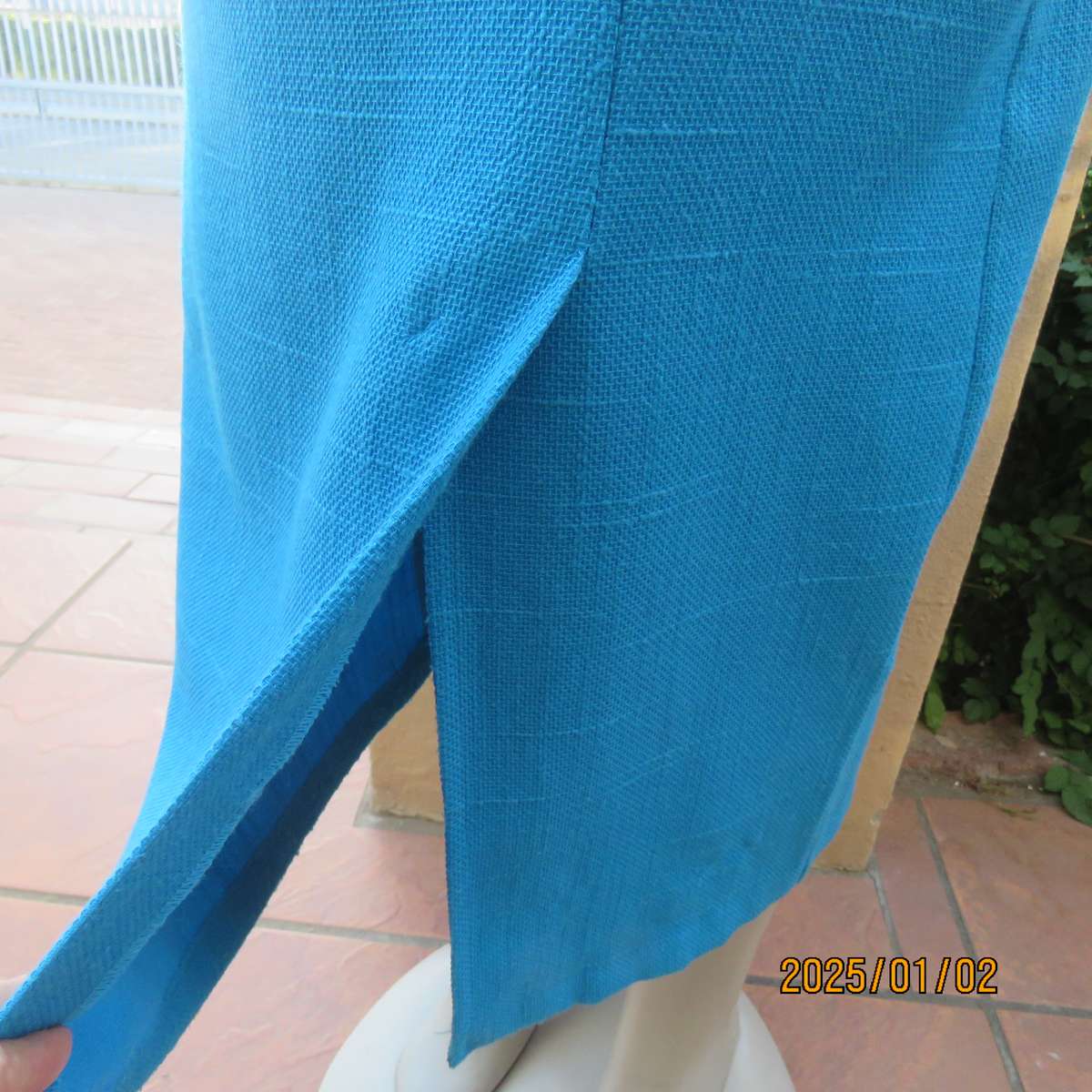 Tailored TOPICS sapphire blue 2 pc skirt suit.Short sleeve jacket. size 36.Long skirt size 38.As new