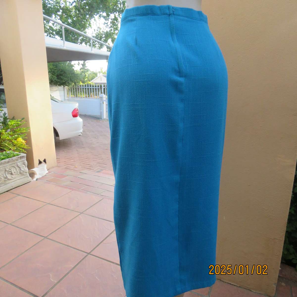 Tailored TOPICS sapphire blue 2 pc skirt suit.Short sleeve jacket. size 36.Long skirt size 38.As new