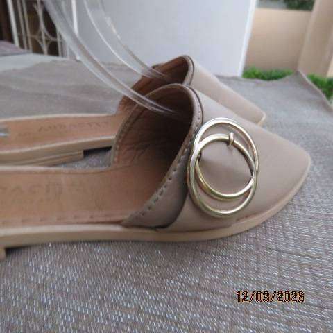 Audacity beige slip-on flats with pointed fronts and buckle detail, size 5