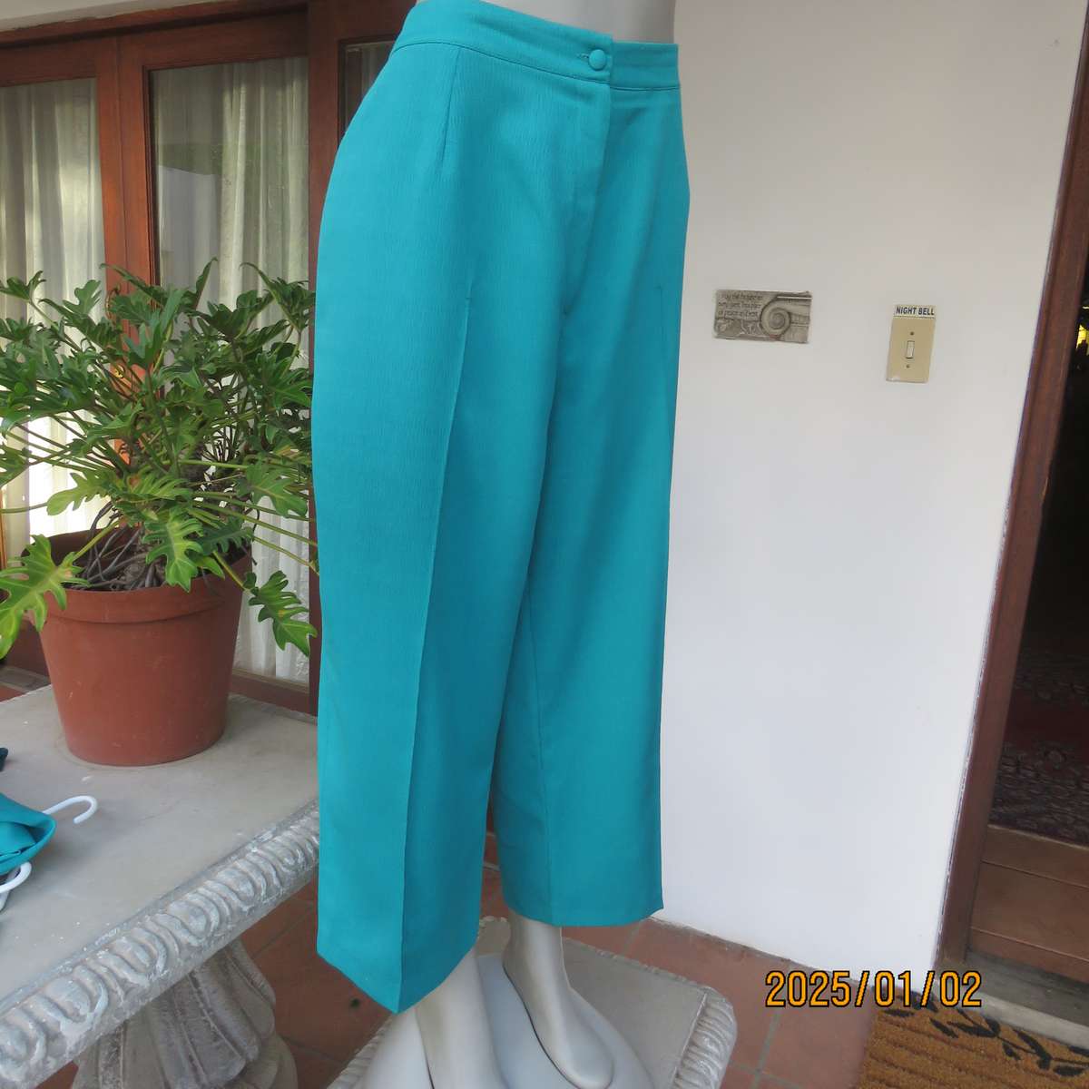 Boutique made caribbean green 2 pc pant suit. Textured polyester. Size 42-44.Stretch acrylic sleeves