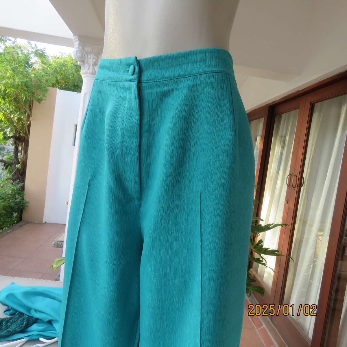 Boutique made caribbean green 2 pc pant suit. Textured polyester. Size 42-44.Stretch acrylic sleeves