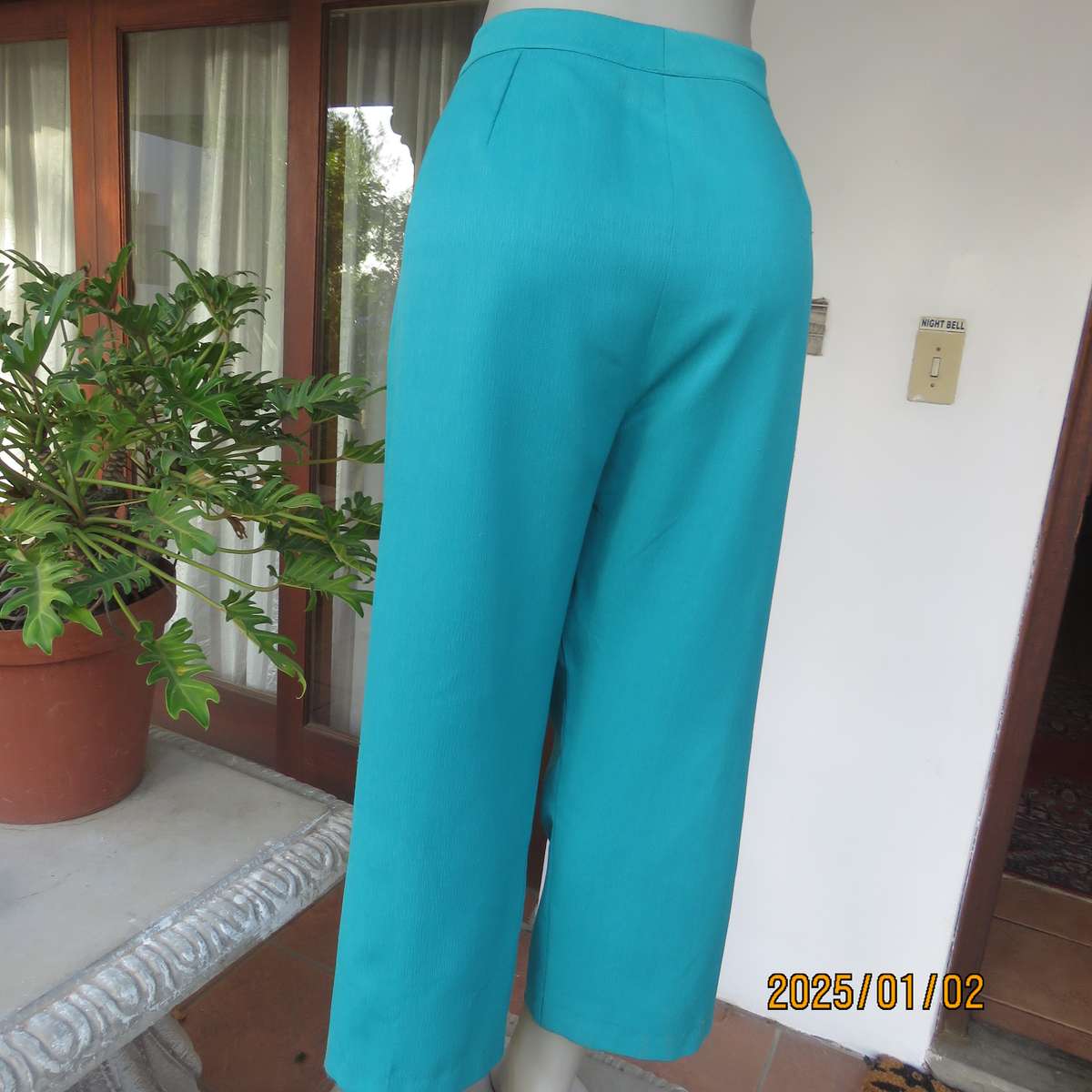 Boutique made caribbean green 2 pc pant suit. Textured polyester. Size 42-44.Stretch acrylic sleeves