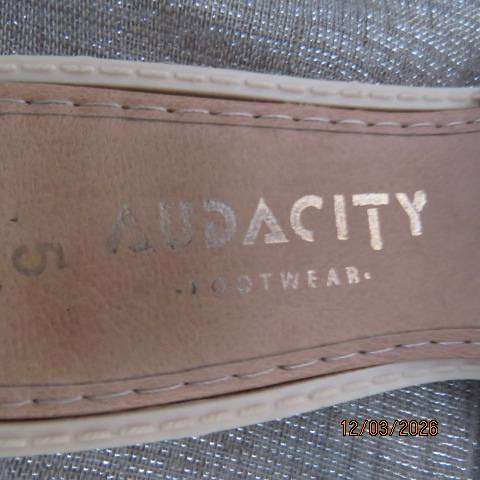 Audacity beige slip-on flats with pointed fronts and buckle detail, size 5