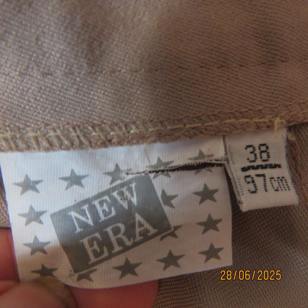 NEW ERA ecru colour elegant pencil skirt. Left tucked seam with pleat. Size 38