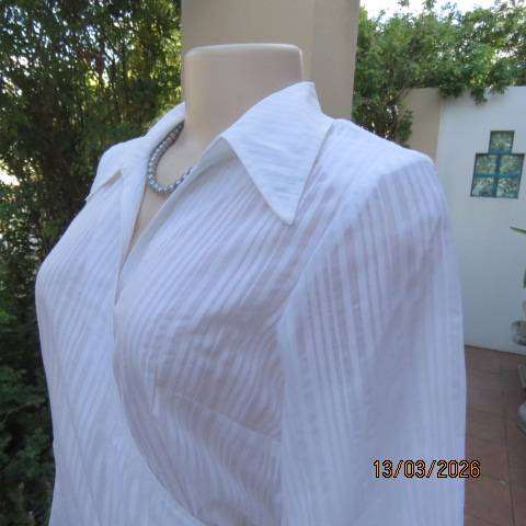 Snow White wrap around polycotton top with collar and side ties, size 34