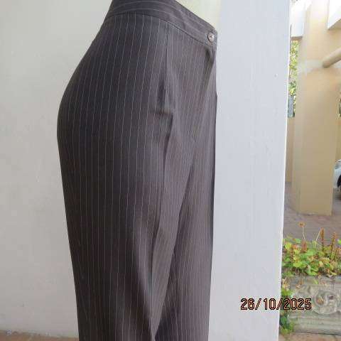 INCO dress pants from Ireland in grey with white-red thin stripes. Size 38