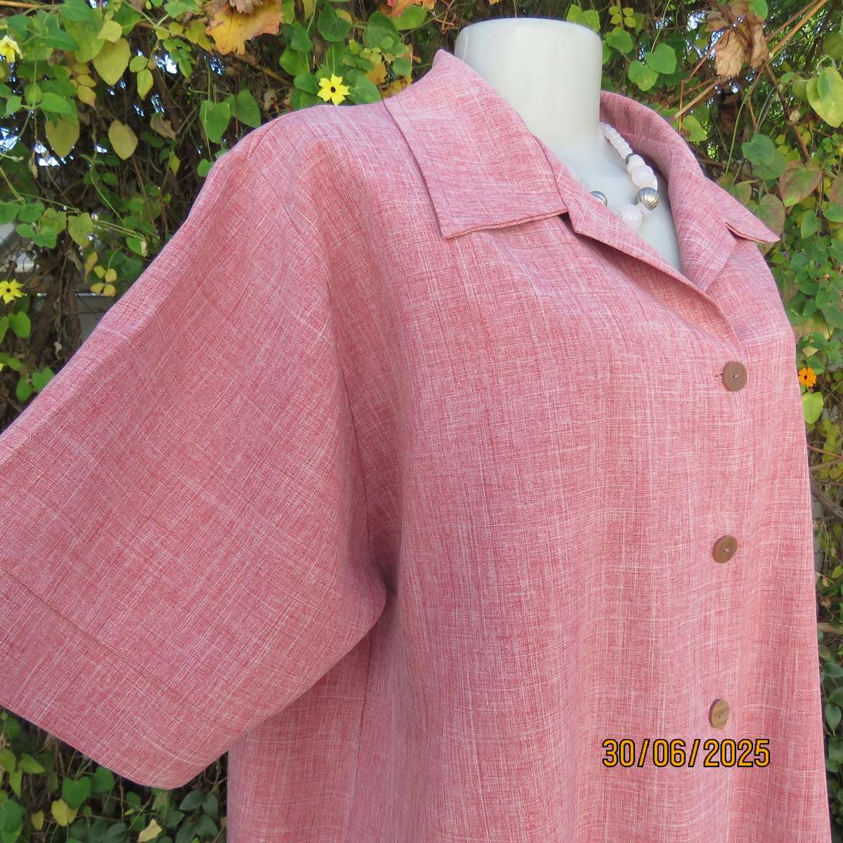 RONEY'S button down short sleeve top in mottled coral-white polyester fabric. Size 46