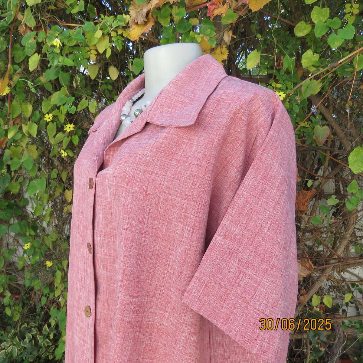 RONEY'S button down short sleeve top in mottled coral-white polyester fabric. Size 46