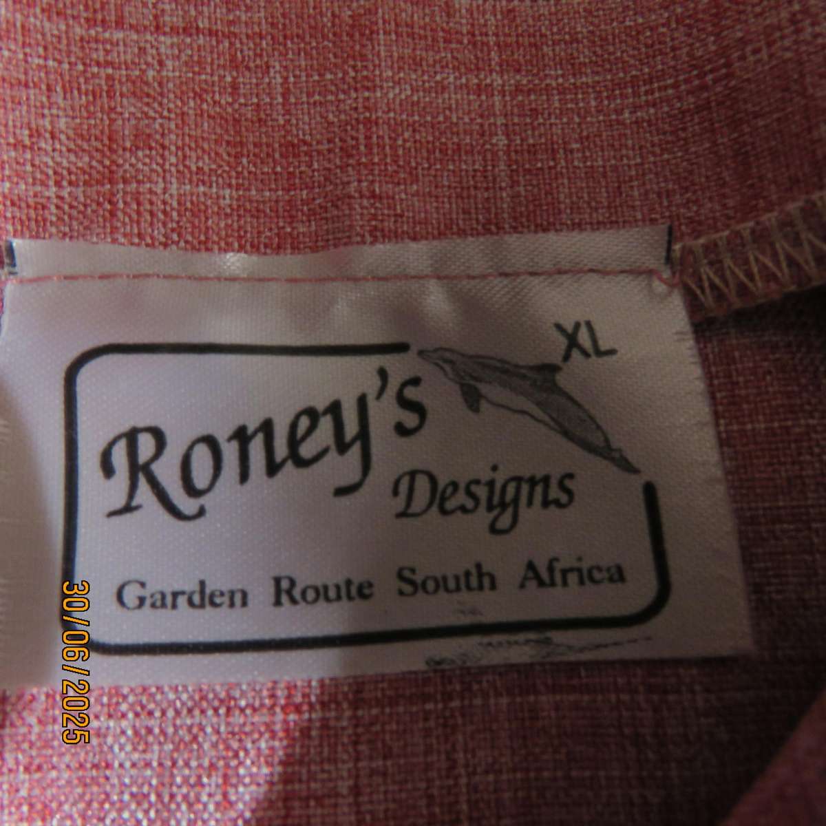 RONEY'S button down short sleeve top in mottled coral-white polyester fabric. Size 46