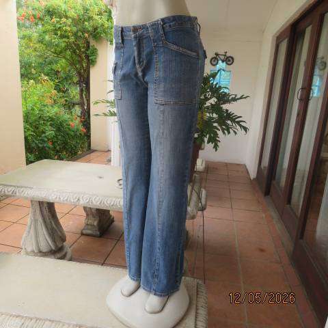 RE blue denim jeans in 80's style with 5 pockets and stitched front seams, size 36