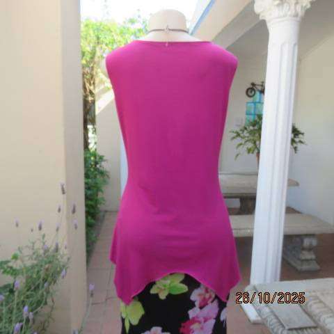 Magenta pink long top with ruched V front. Asymmetrical seamline.Size 36