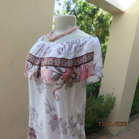 White with pink and light brown floral design slip over top. Wide elasticated collar. Size 36