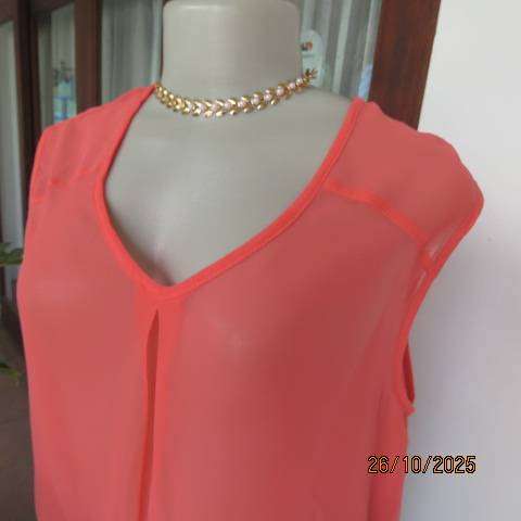 G mtr sheer polyester crimson slip over top. V neck with pleat. Size 36