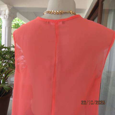G mtr sheer polyester crimson slip over top. V neck with pleat. Size 36