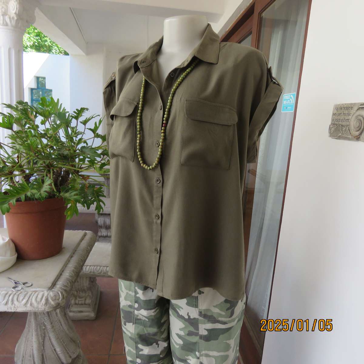 Army green viscose sleeveless button down top. Shirt collar. Flap pockets. Small epaulettes.Size 40.