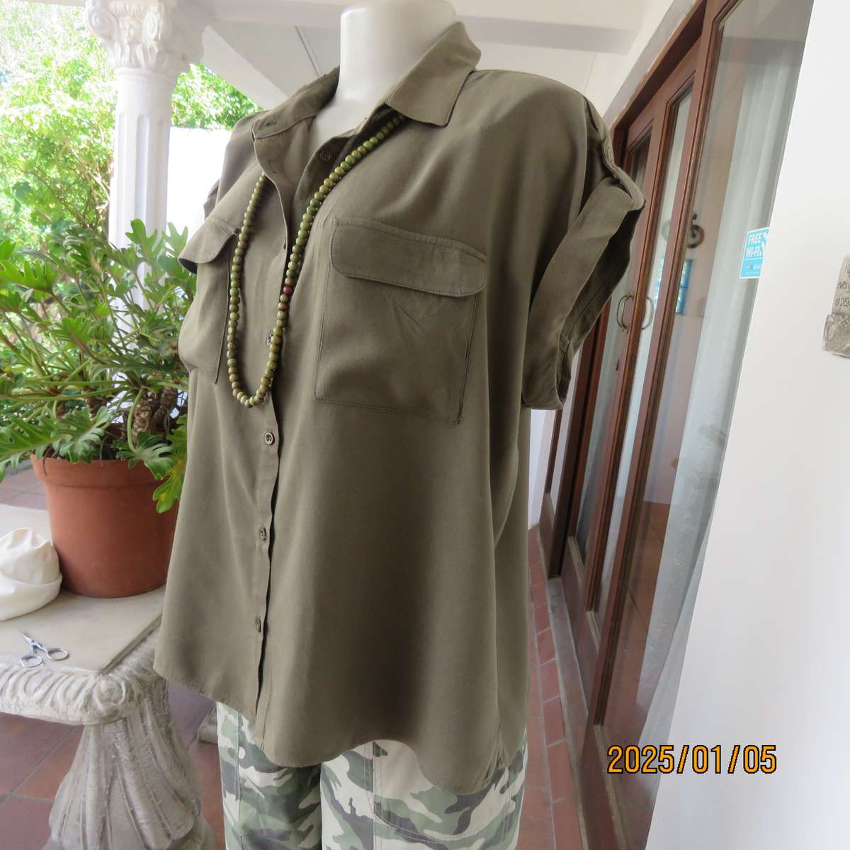 Army green viscose sleeveless button down top. Shirt collar. Flap pockets. Small epaulettes.Size 40.