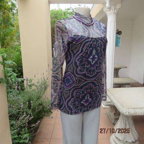 FASHION EXPRESS long sheer baroque print nylon top over lining. Size 34-36