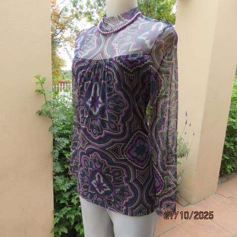 FASHION EXPRESS long sheer baroque print nylon top over lining. Size 34-36