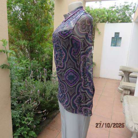 FASHION EXPRESS long sheer baroque print nylon top over lining. Size 34-36
