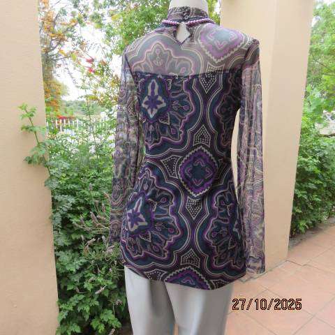 FASHION EXPRESS long sheer baroque print nylon top over lining. Size 34-36