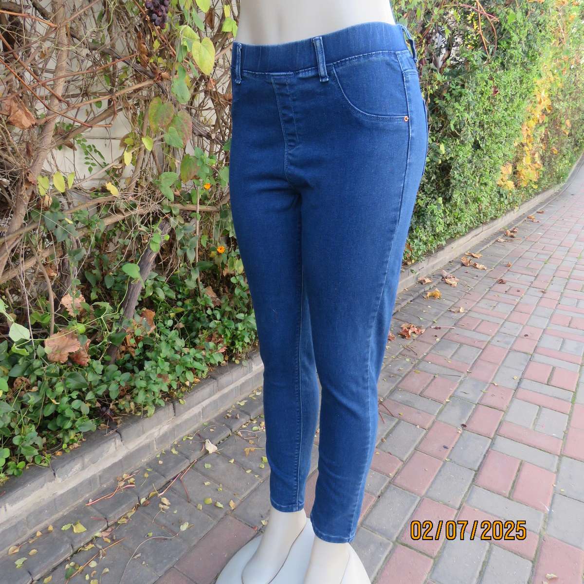 Blue pull on jegging mid rise in polycotton-rayon stretch size 36. Elastic waist.