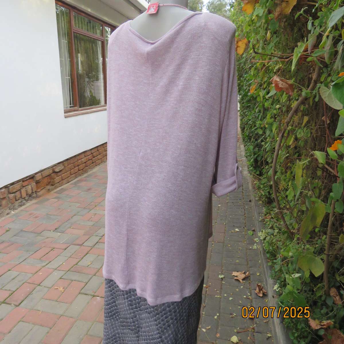 DONNA CLAIRE perfume pink poly-rayon-lurex stretch slip over knitted top. Size 50